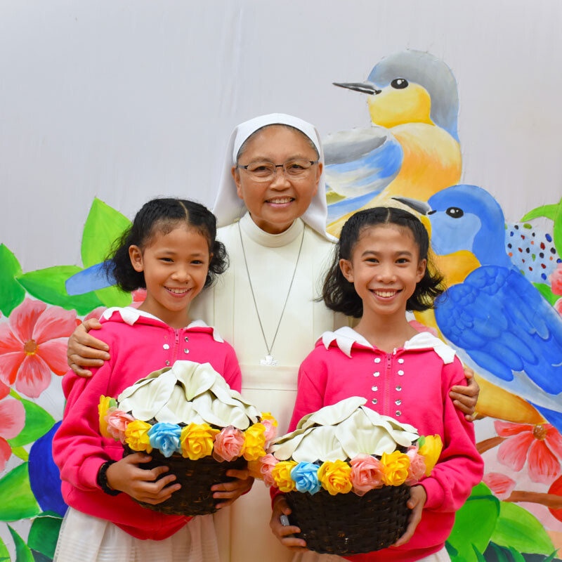 Fête de Pâques dans notre Village pour Filles aux Philippines avec Sœur Elena, Directrice de la congrégation des Sœurs de Marie